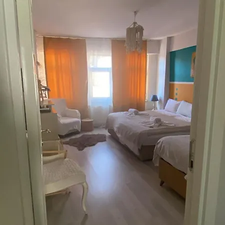 Pink Old 1 Apartament *